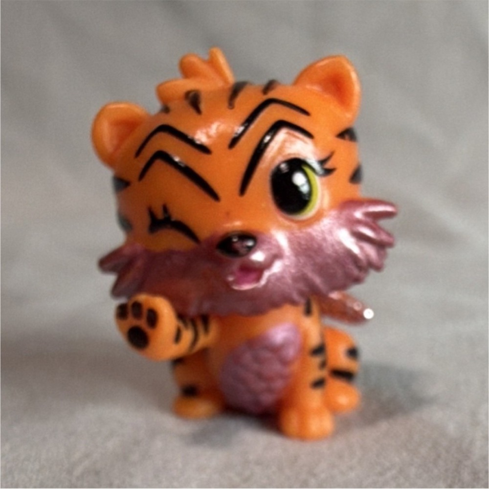 Littlest Pet Shop Tiger Figure 70821BDM Orange Glitter Wings Animal 2018